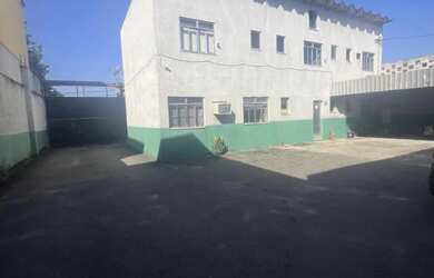 Imagem: O depósito possui 5 Vagas na garagem e está localizado em