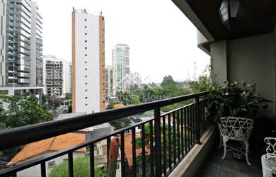 Imagem: O apartamento possui 4 Dormitórios, 5 Banheiros, 3 Vagas na