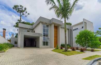 Imagem: A casa em condomínio possui 4 Dormitórios, 5 Banheiros, 4