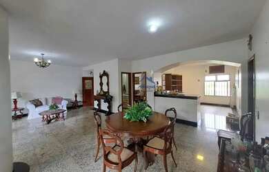 Imagem: O apartamento possui 4 Dormitórios, 5 Banheiros, 2 Vagas na