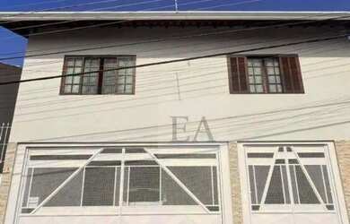 Imagem: A casa possui 3 Dormitórios, 2 Banheiros, 3 Vagas na garagem