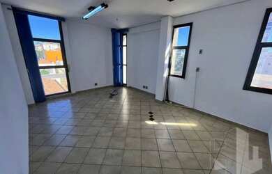 Imagem: O depósito possui 1 Vaga na garagem, 80m² de Área e está