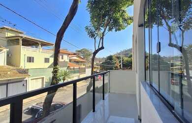 Imagem: A casa possui 3 Dormitórios, 3 Banheiros, 3 Vagas na garagem