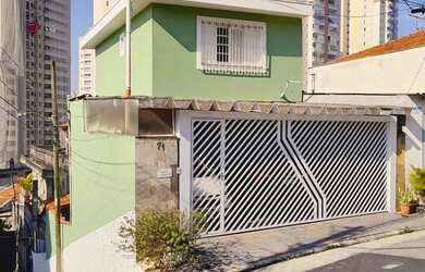 Imagem: A casa possui 2 Dormitórios, 2 Banheiros, 3 Vagas na garagem