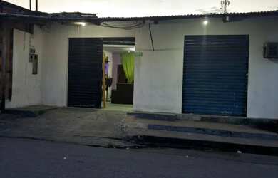 Imagem: A casa possui 1 Dormitório, 2 Banheiros, 3 Vagas na garagem