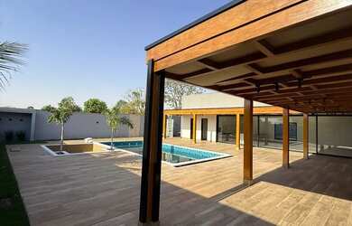 Imagem: A casa em condomínio possui 3 Dormitórios, 4 Banheiros, 5