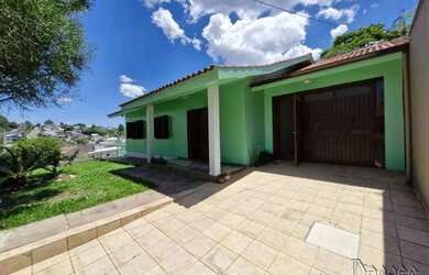 Imagem: A casa para alugar possui 3 Dormitórios, 2 Banheiros, 2 Vagas