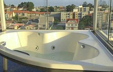 Imagem: O apartamento possui 2 Dormitórios, 2 Banheiros, 2 Vagas na