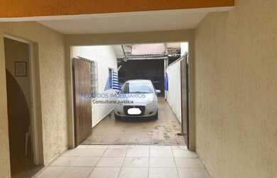 Imagem: A casa possui 2 Dormitórios, 1 Banheiro, 3 Vagas na garagem