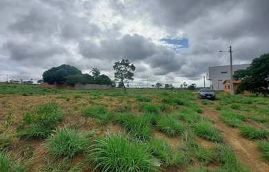 Imagem: O terreno possui 360m² de Área e está localizado em St Central