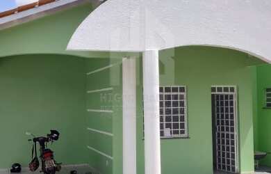 Imagem: A casa possui 2 Dormitórios e 2 Banheiros e está localizado