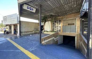 Imagem: O depósito possui 5 Vagas na garagem, 980m² de Área e está