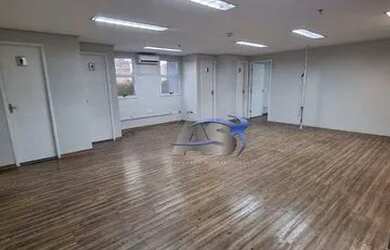 Imagem: O depósito possui 3 Vagas na garagem e 105m² de Área e está