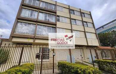 Imagem: O apartamento possui 3 Dormitórios, 1 Banheiro, 1 Vaga na garagem