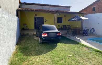 Imagem: A casa possui 2 Dormitórios, 3 Vagas na garagem e está localizado