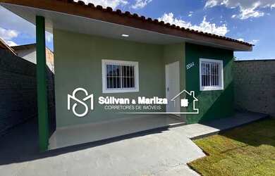 Imagem: A casa possui 2 Dormitórios, 1 Banheiro, 2 Vagas na garagem