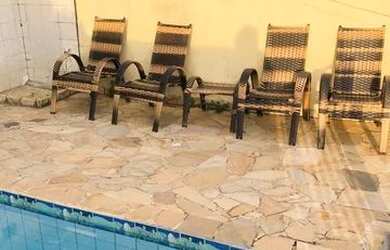 Imagem 2: Casa em Cabo Frio com piscina próxima à praia do Forte