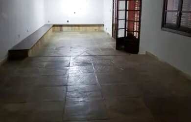 Imagem: A casa possui 5 Dormitórios, 4 Banheiros, 5 Vagas na garagem