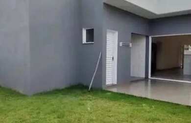 Imagem: A casa possui 2 Dormitórios, 2 Banheiros, 1 Vaga na garagem