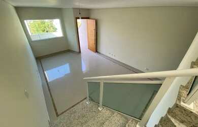 Imagem: A casa possui 3 Dormitórios, 3 Banheiros, 5 Vagas na garagem