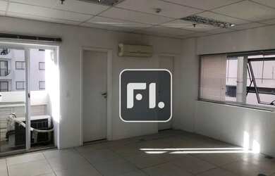 Imagem: O depósito possui 1 Vaga na garagem, 36m² de Área e está