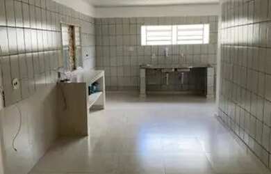 Imagem: A casa possui 2 Dormitórios, 1 Banheiro, 1 Vaga na garagem