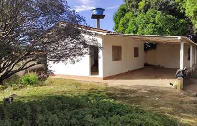 Imagem: A casa possui 2 Dormitórios, 1 Banheiro, 5 Vagas na garagem