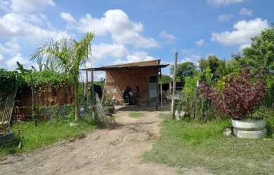 Imagem: A casa possui 2 Dormitórios, 1 Banheiro, 1 Vaga na garagem