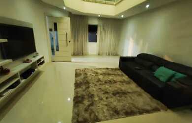 Imagem: A casa possui 4 Dormitórios, 4 Banheiros, 3 Vagas na garagem