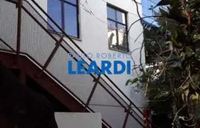 Imagem: A casa possui 1 Dormitório, 5 Banheiros, 5 Vagas na garagem