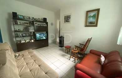 Imagem: A casa possui 2 Dormitórios, 2 Banheiros, 250m² de Área e