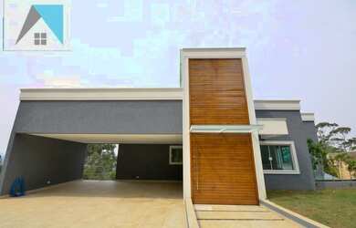 Imagem: A casa em condomínio possui 5 Dormitórios, 4 Banheiros, 5