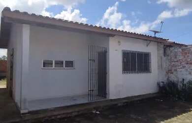 Imagem: A casa possui 2 Dormitórios, 1 Banheiro, 1 Vaga na garagem