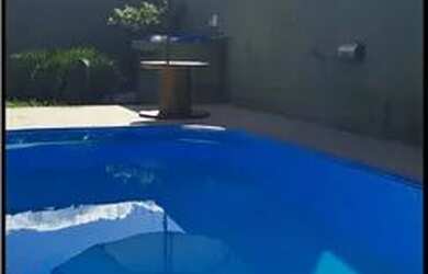 Imagem: A casa possui 4 Dormitórios, 3 Banheiros, 5 Vagas na garagem