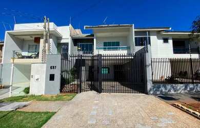 Imagem: A casa possui 3 Dormitórios, 3 Banheiros, 2 Vagas na garagem