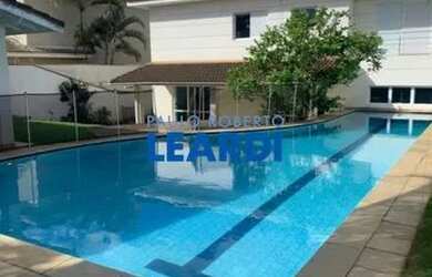 Imagem: A casa em condomínio possui 4 Dormitórios, 4 Banheiros, 4