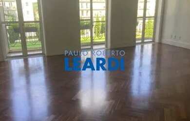 Imagem: O apartamento possui 4 Dormitórios, 5 Banheiros, 3 Vagas na