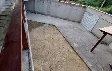 Imagem: A casa possui 2 Dormitórios, 3 Banheiros, 5 Vagas na garagem