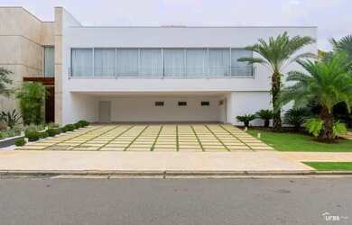 Imagem: A casa em condomínio possui 5 Dormitórios, 5 Banheiros, 4