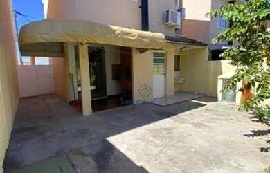 Imagem: A casa em condomínio possui 3 Dormitórios, 1 Banheiro, 2 Vagas