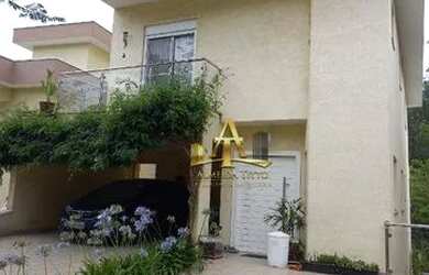 Imagem: A casa em condomínio e possui 4 Dormitórios, Suítes, 2 Banheiros