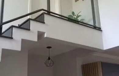 Imagem: A casa em condomínio possui 3 Dormitórios, 1 Banheiro, 2 Vagas