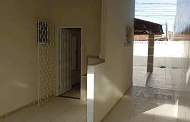 Imagem: A casa possui 3 Dormitórios, 1 Banheiro, 1 Vaga na garagem