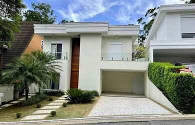 Imagem: A casa em condomínio possui 4 Dormitórios, 4 Banheiros, 4