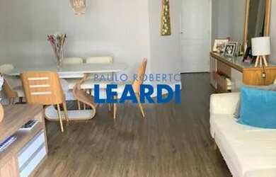 Imagem: O apartamento possui 3 Dormitórios, 1 Banheiro, 2 Vagas na