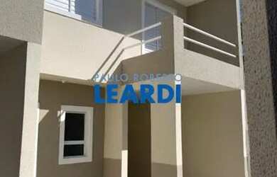 Imagem: A casa em condomínio possui 3 Dormitórios, 2 Banheiros, 1