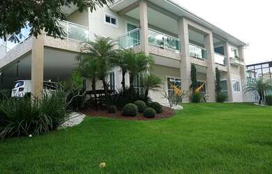 Imagem: A casa em condomínio possui 4 Dormitórios, 5 Banheiros, 5