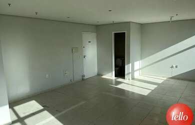 Imagem: O depósito possui 1 Vaga na garagem, 40m² de Área e está