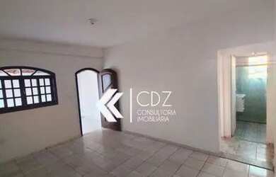 Imagem: A casa possui 3 Dormitórios, 1 Banheiro, 3 Vagas na garagem