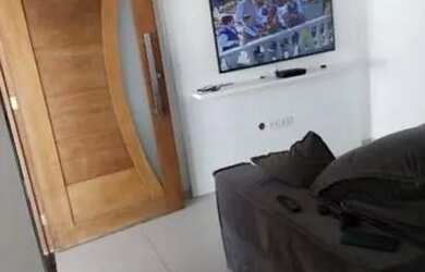 Imagem: A casa possui 2 Dormitórios, 1 Banheiro, 1 Vaga na garagem